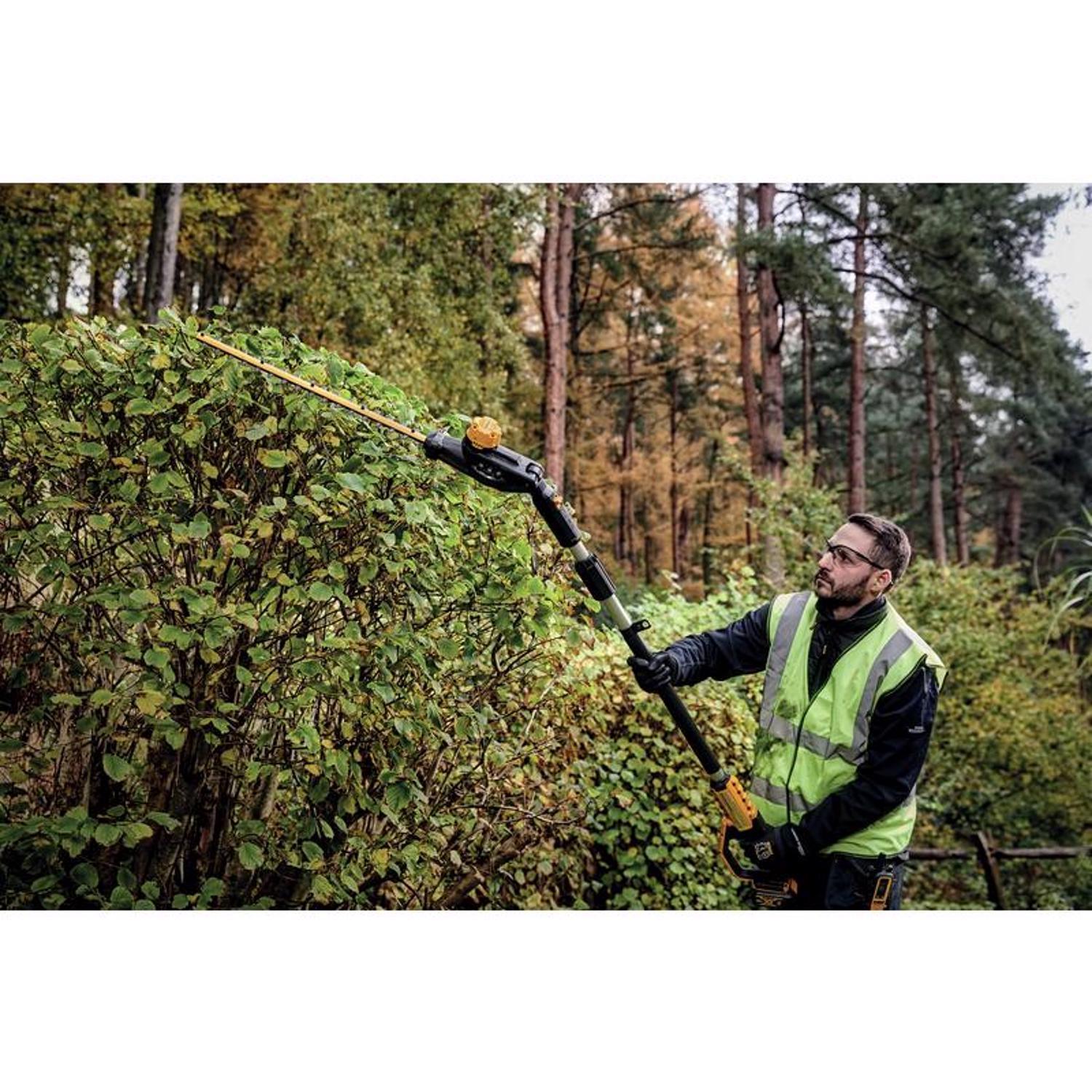 DeWalt 20V MAX DCPH820B 22 in. 20 V Battery Pole Hedge Trimmer Tool Only