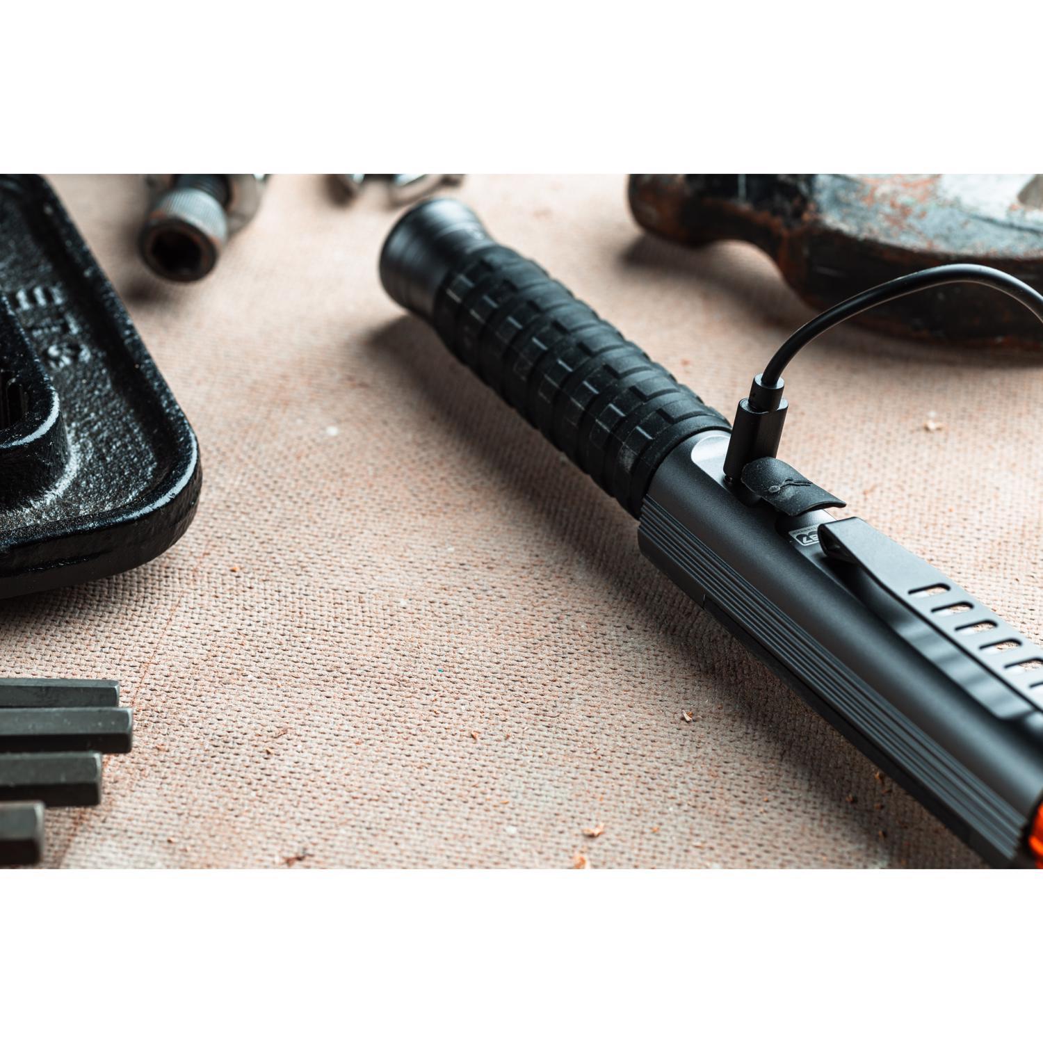 NEBO Big Larry 600 lm Black/Gray LED Rechargeable Work Light Flashlight 18650 Battery