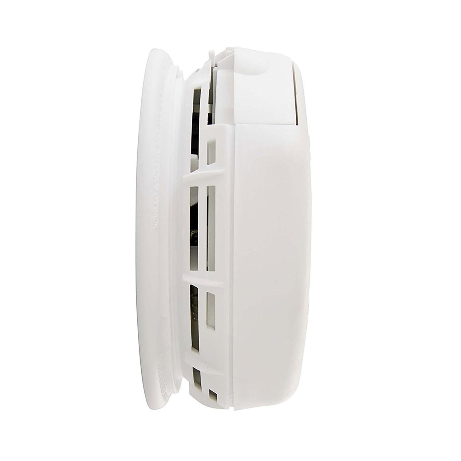 First Alert Battery-Powered Ionization/Photoelectric Dual Sensor Smoke Detector 1 pk