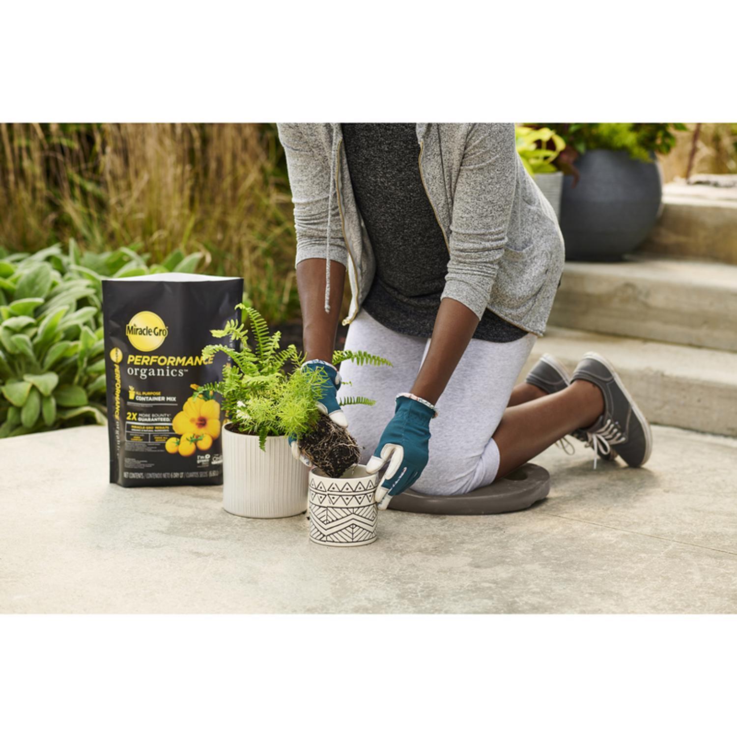 Miracle-Gro Performance Organics Organic All Purpose Potting Mix 6 qt