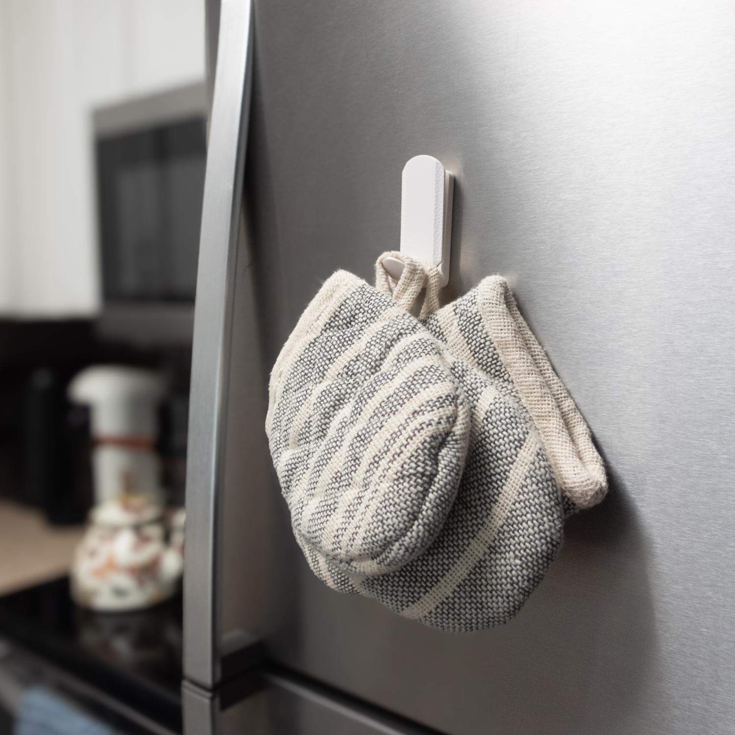 Gator Magnetics MINI Black Plastic/Steel Magnetic Hooks 15 lb. cap. 1 Pack