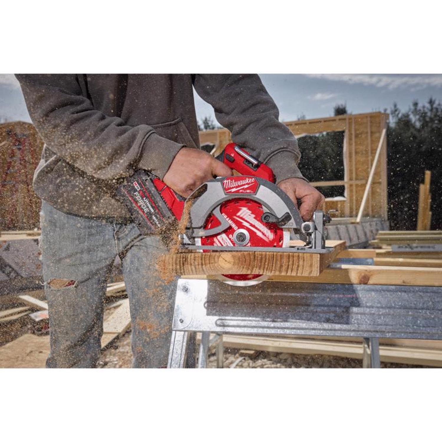Milwaukee M18 FUEL 7-1/4 in. Cordless Brushless Circular Saw Tool Only