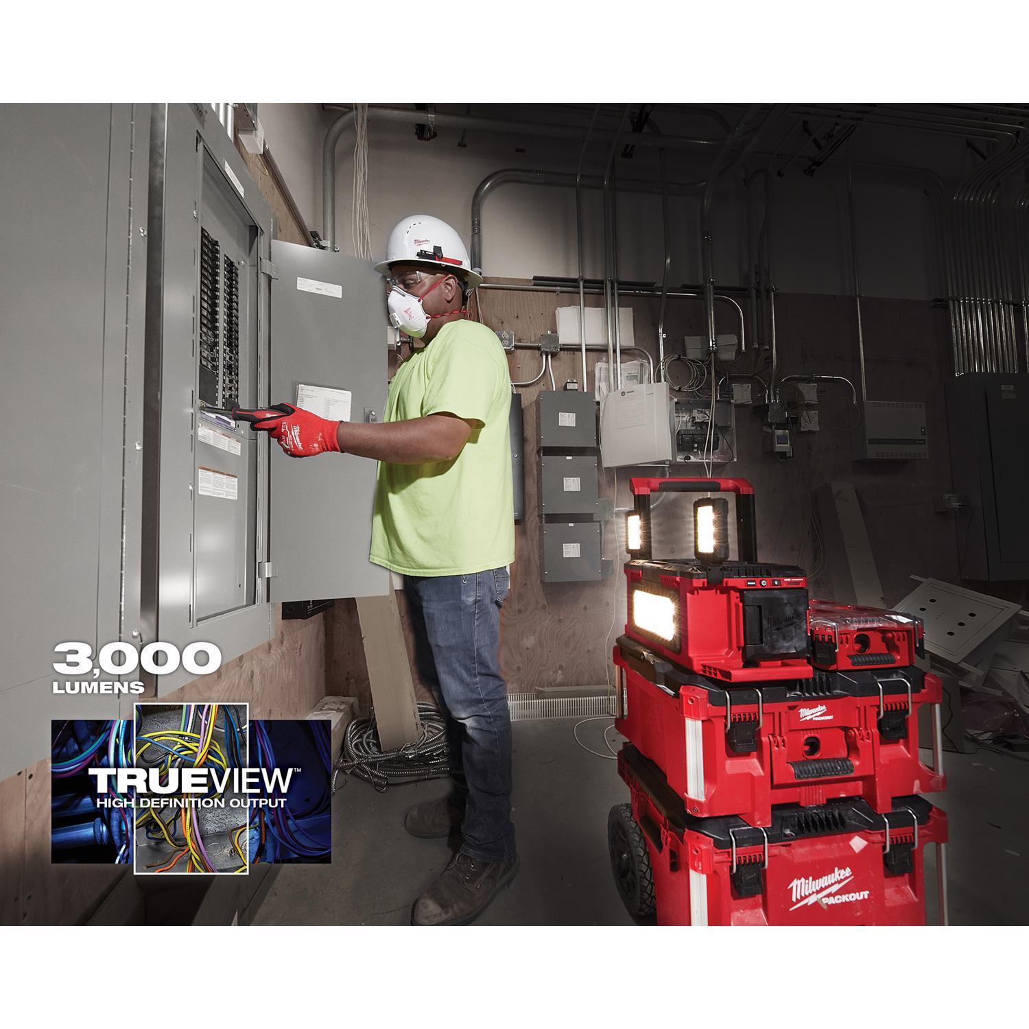 Milwaukee Packout 3000 lm LED Battery Handheld Work Light/Charger