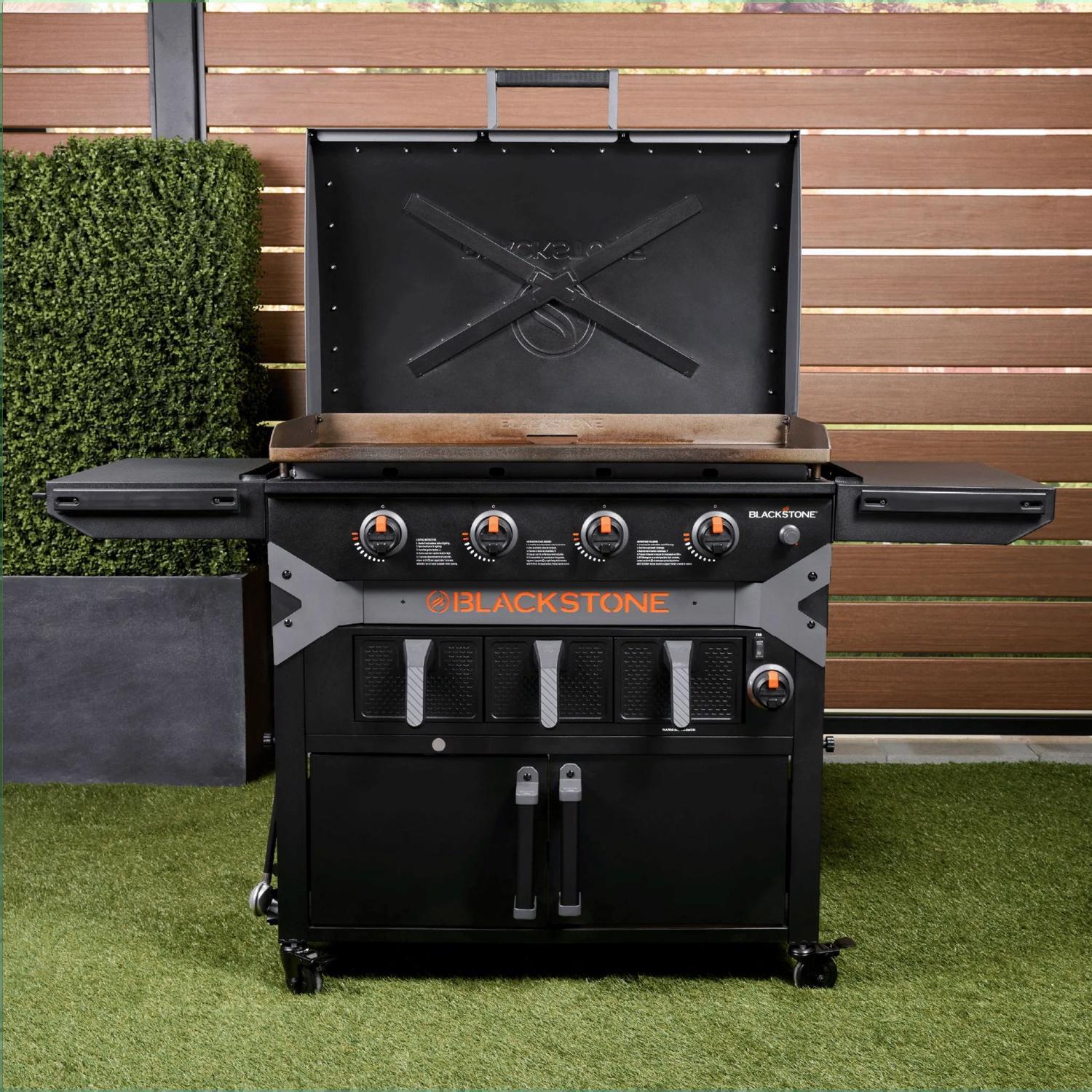 Blackstone 4 Burner Liquid Propane Outdoor Griddle with Hood Black