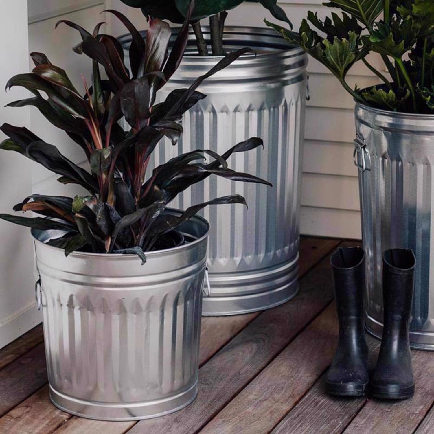 Behrens 31 gal Silver Galvanized Steel Garbage Can Lid Included Animal Proof/Animal Resistant