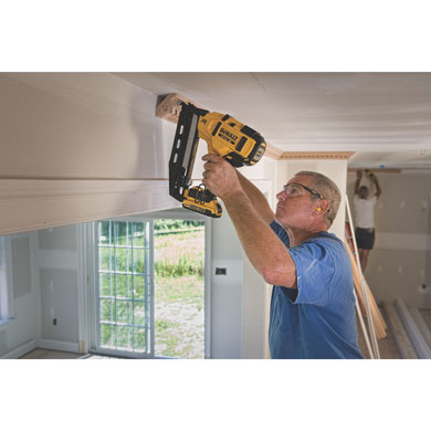 20V MAX* 16ga Angled Cordless Finish Nailer Kit