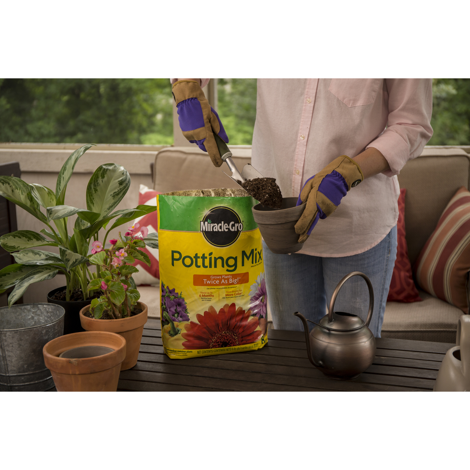 Miracle-Gro Flower and Plant Potting Mix 1 cu ft