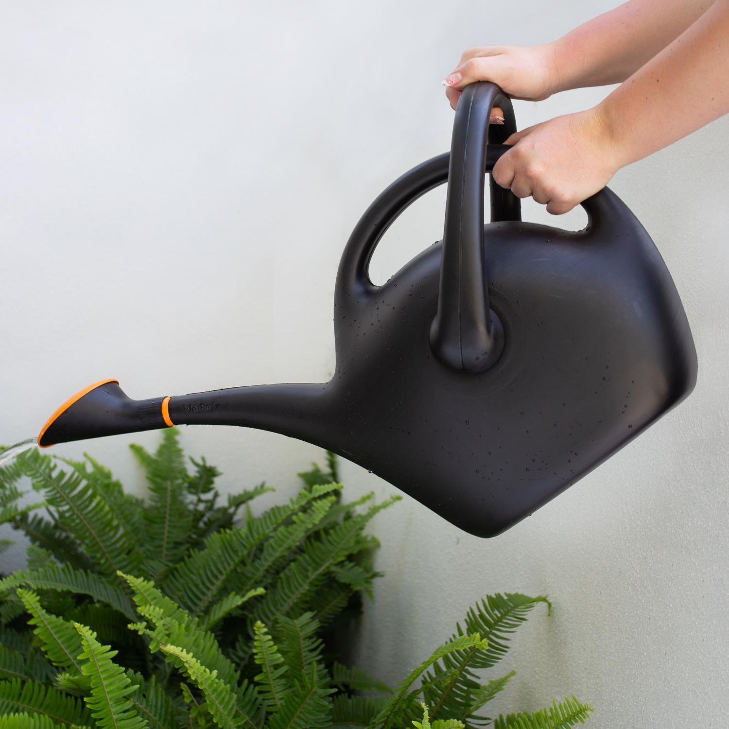Bloem EZ Pour Black 2.6 gal Resin Watering Can