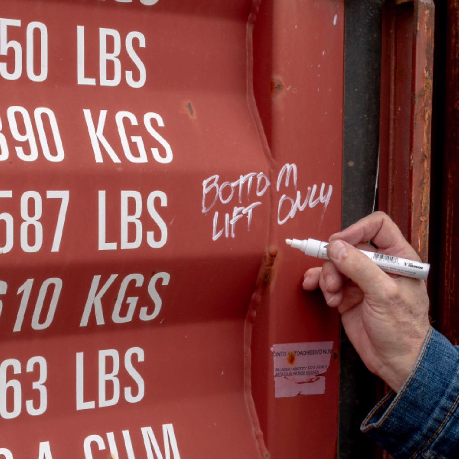 C.H. Hanson El Marko White Valve Tip Paint Marker 1 pk