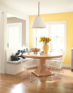 Benjamin Moore Regal Select Semi-Gloss White Paint And Primer Interior 1 Gallon
