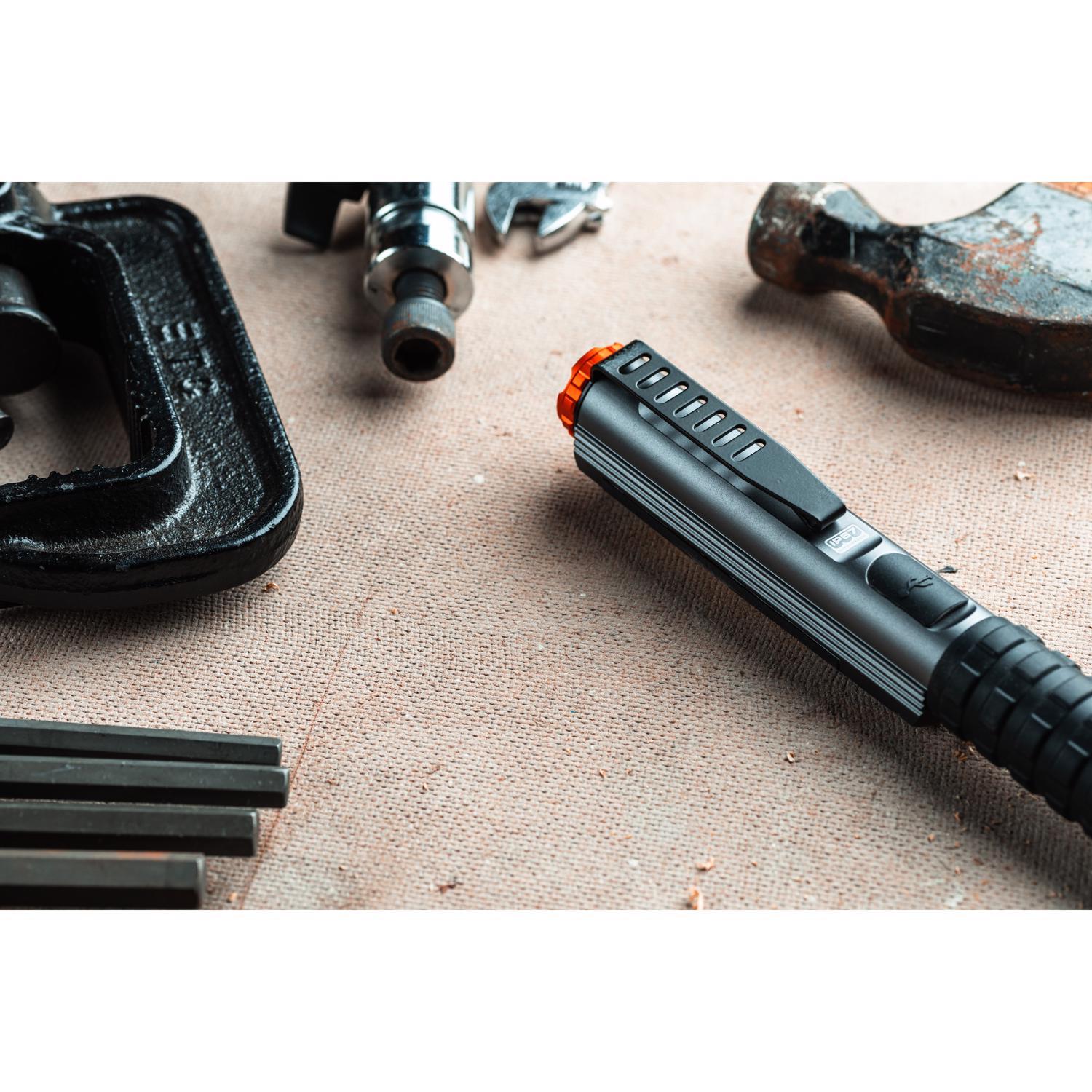 NEBO Big Larry 600 lm Black/Gray LED Rechargeable Work Light Flashlight 18650 Battery