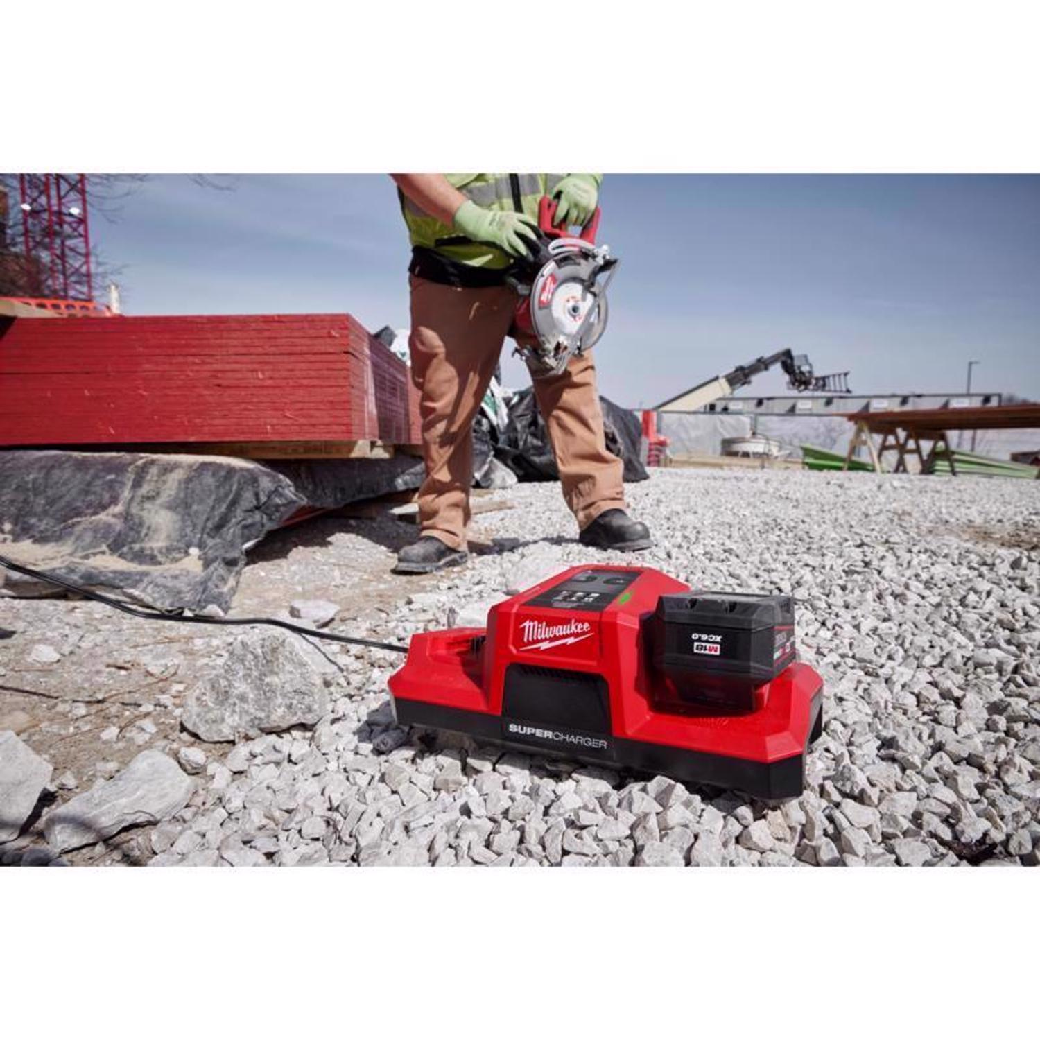 Milwaukee M18 Lithium-Ion Dual Bay Simultaneous Super Battery Charger 1 pc