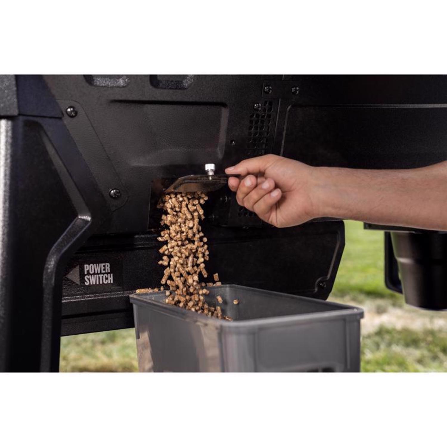 Traeger Woodridge Pro Wood Pellet WiFi Grill Black