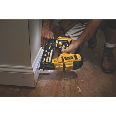 20V MAX* 16ga Angled Cordless Finish Nailer Kit
