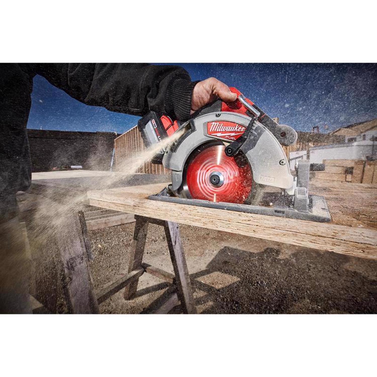 Milwaukee M18 FUEL 18 V 7-1/4 in. Cordless Brushless Circular Saw Tool Only