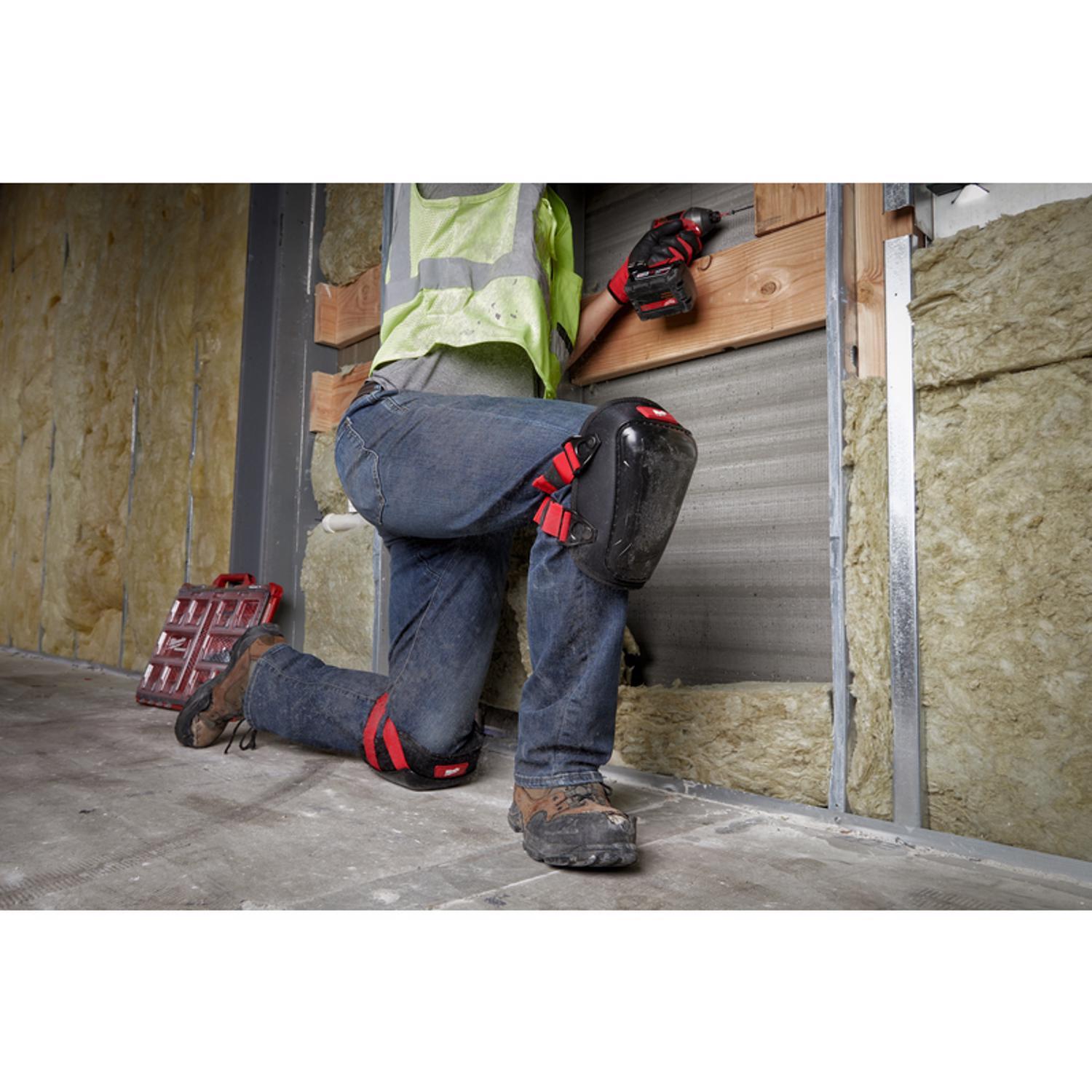 Milwaukee 7.5 in. L X 7.5 in. W Nylon Hard Cap Gel Knee Pads Black/Red One Size Fits Most