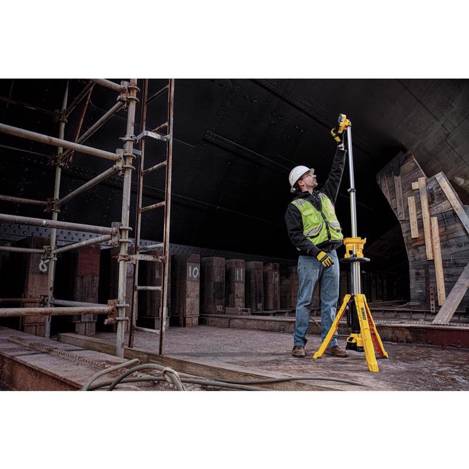 DeWalt 20V MAX 3,000 lm LED Battery Tripod Work Light