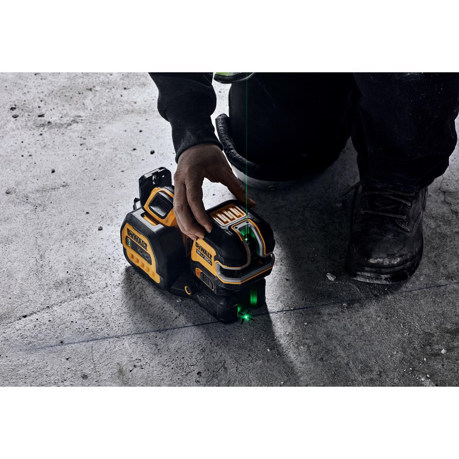 DeWalt XR 5 beam Self Leveling Cross-Line Laser 4 pc