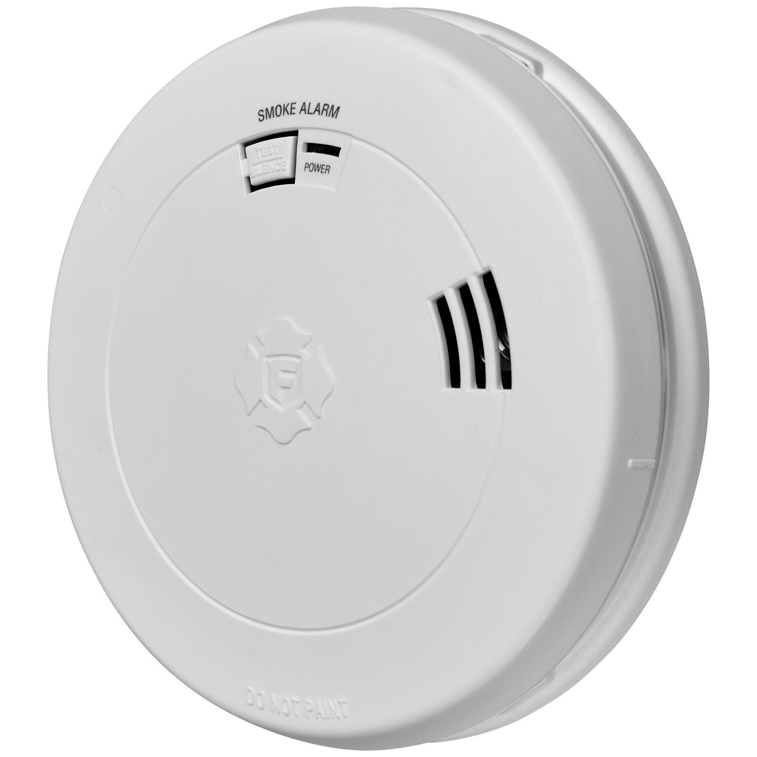 First Alert 10 Year Voice and Location Battery-Powered Photoelectric Smoke Detector 1 pk