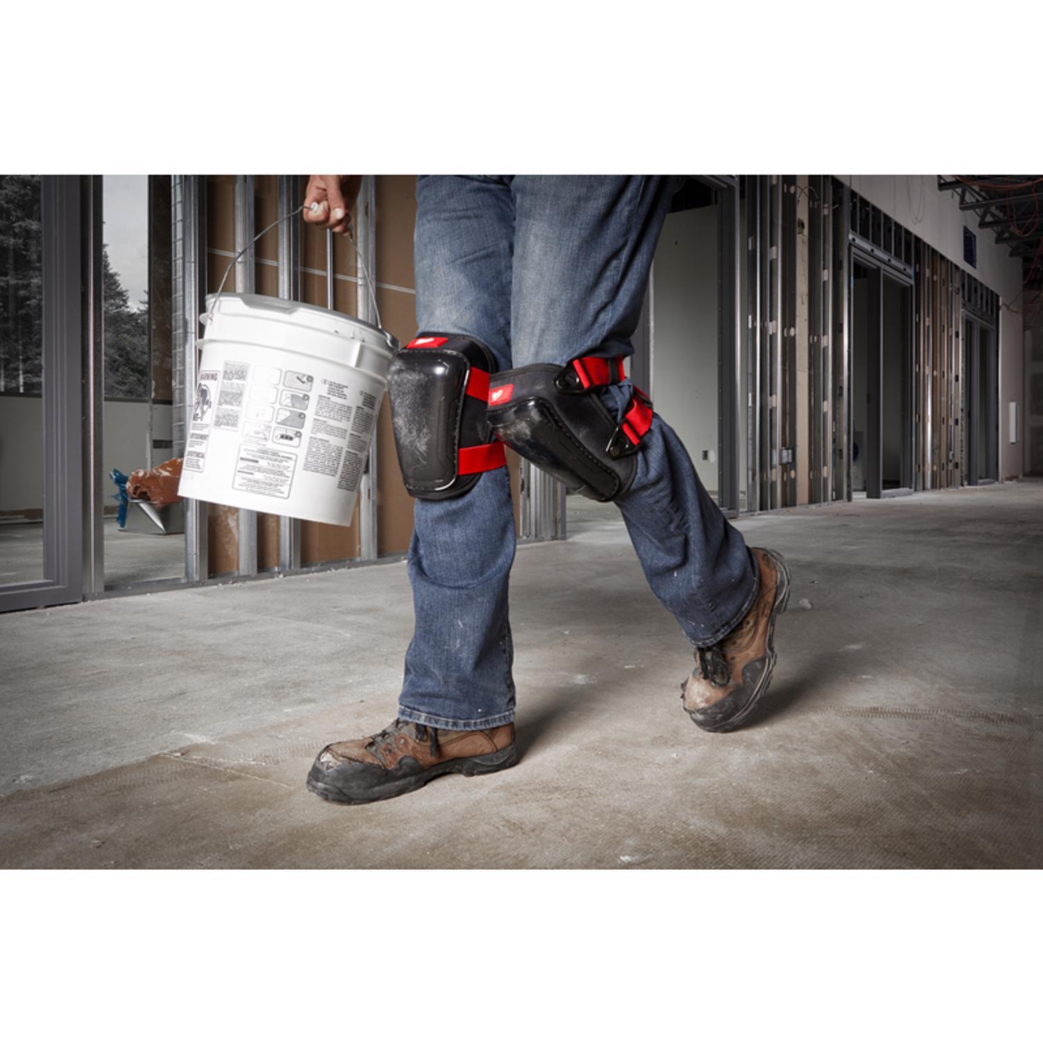 Milwaukee 7.5 in. L X 7.5 in. W Nylon Hard Cap Gel Knee Pads Black/Red One Size Fits Most