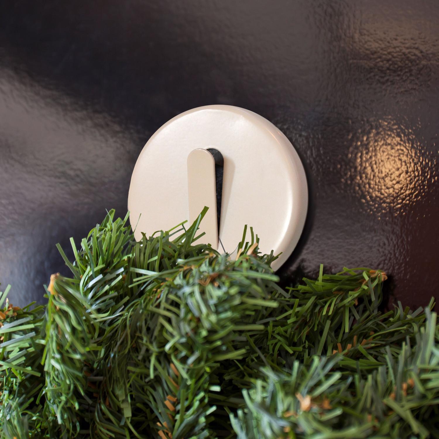 Simple Living Solutions Magnetic Wreath Hanger 1 Pack