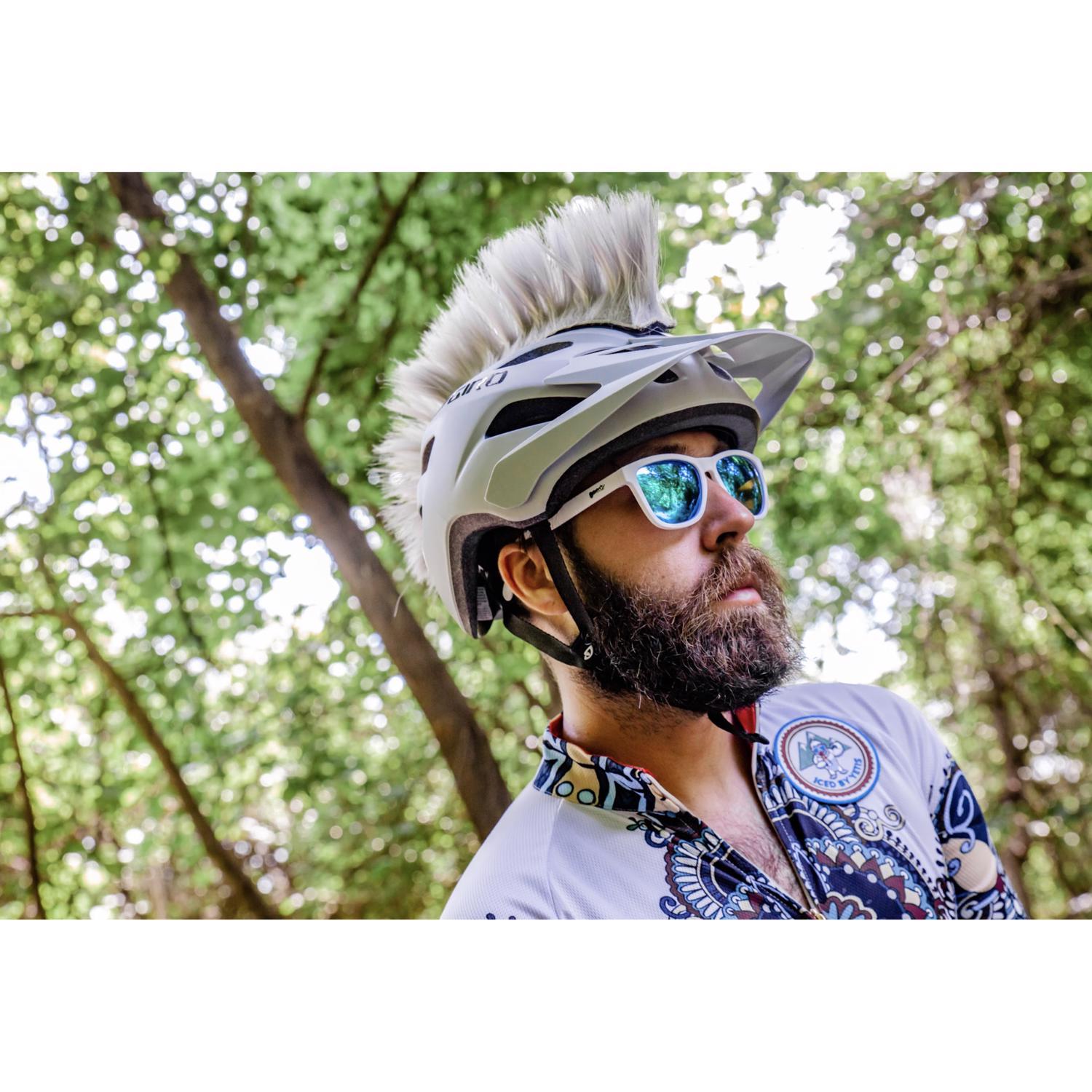 goodr OG - Iced by Yetis Sunglasses Unisex White Frame Blue Lens Polarized