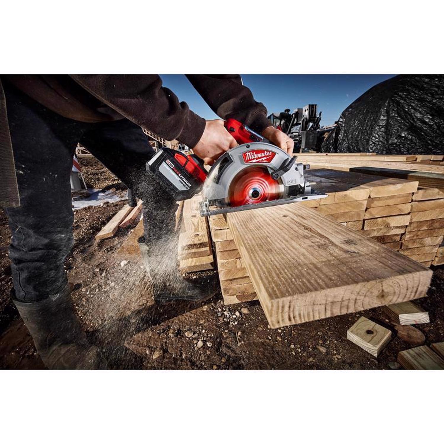 Milwaukee M18 FUEL 18 V 7-1/4 in. Cordless Brushless Circular Saw Tool Only