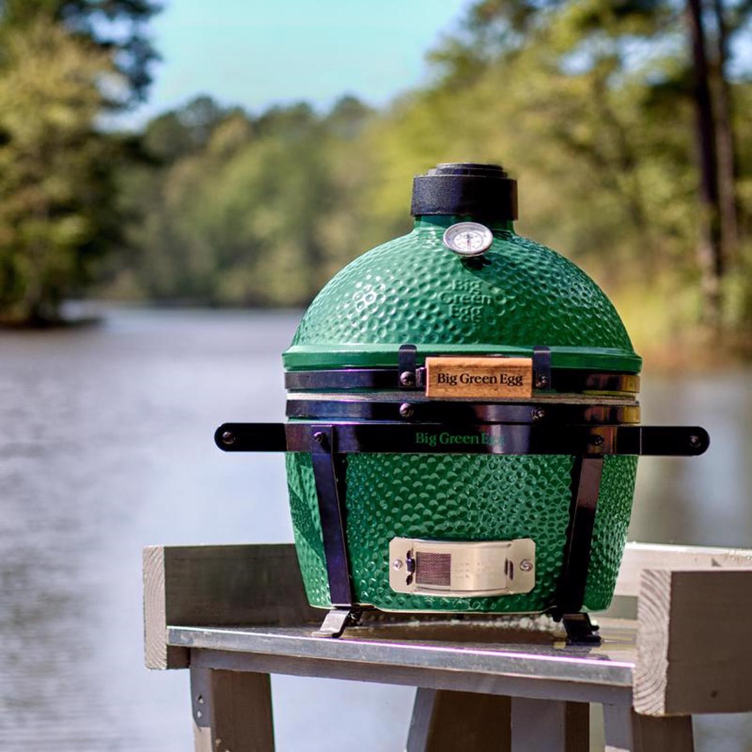 Big Green Egg 13 in. MiniMax Charcoal Kamado Grill and Smoker Green