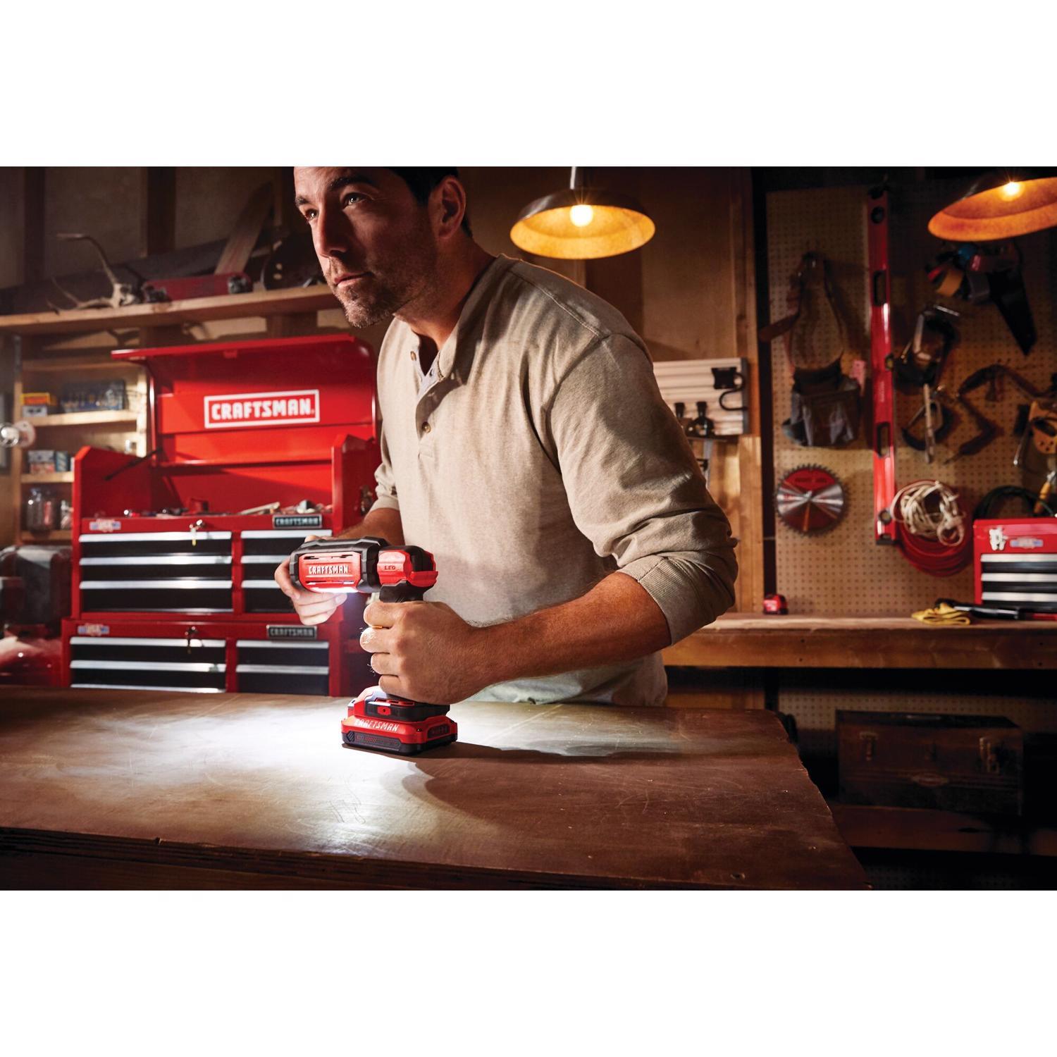 CRAFTSMAN V20 700 lm Red LED Work Light