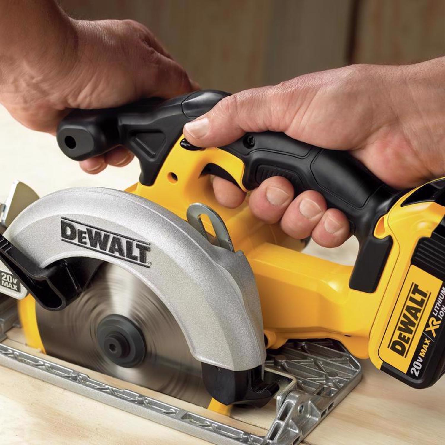 DeWalt 20V MAX 6-1/2 in. Cordless Brushed Circular Saw Tool Only