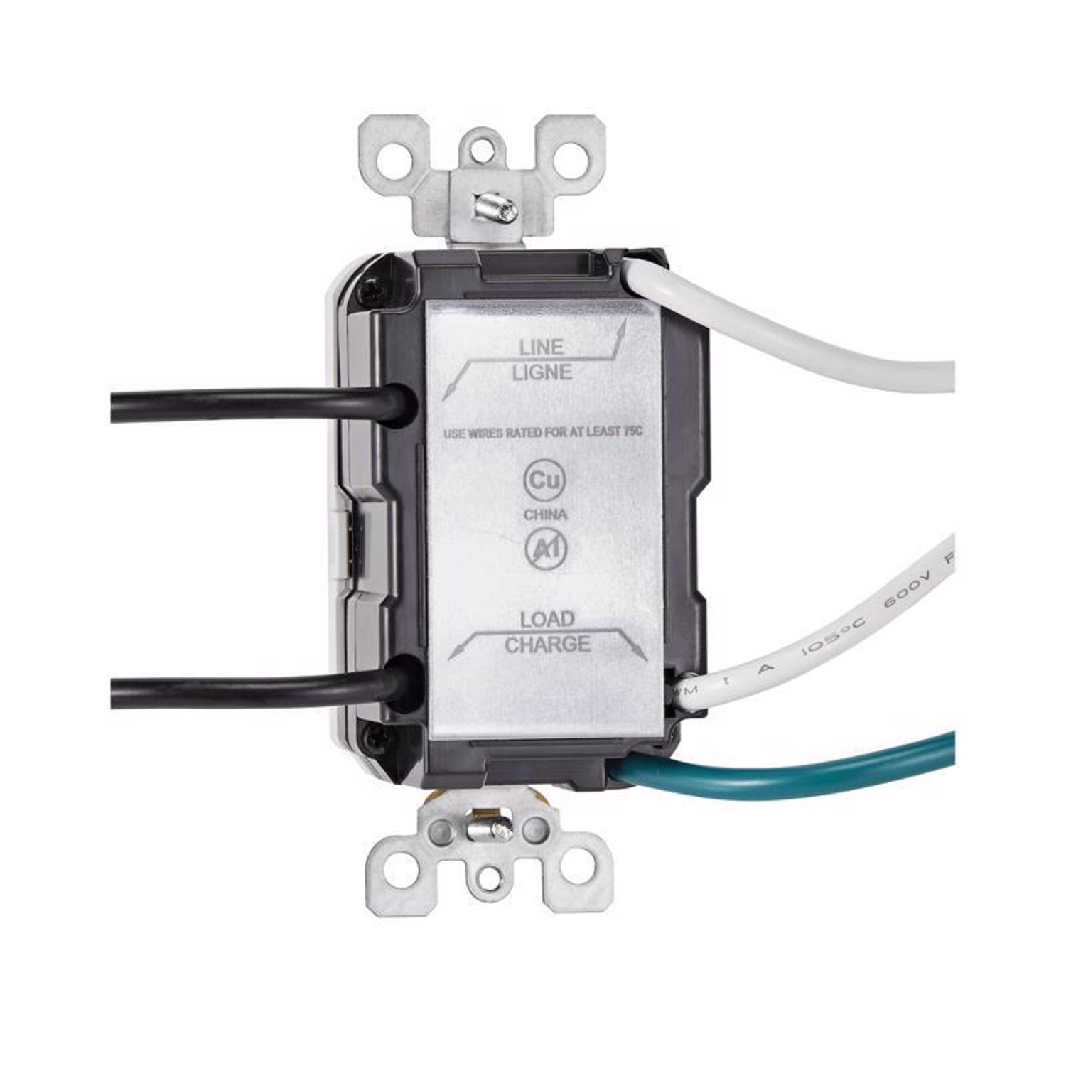 Leviton 15 amps 125 V GFCI White Outlet and USB Charger 5-15R 1 pk