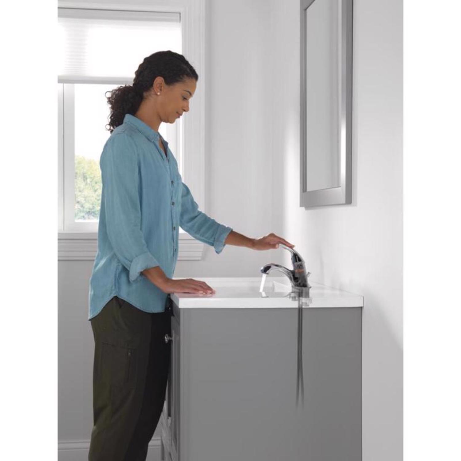 Delta Classic Chrome Bathroom Faucet 4 in.