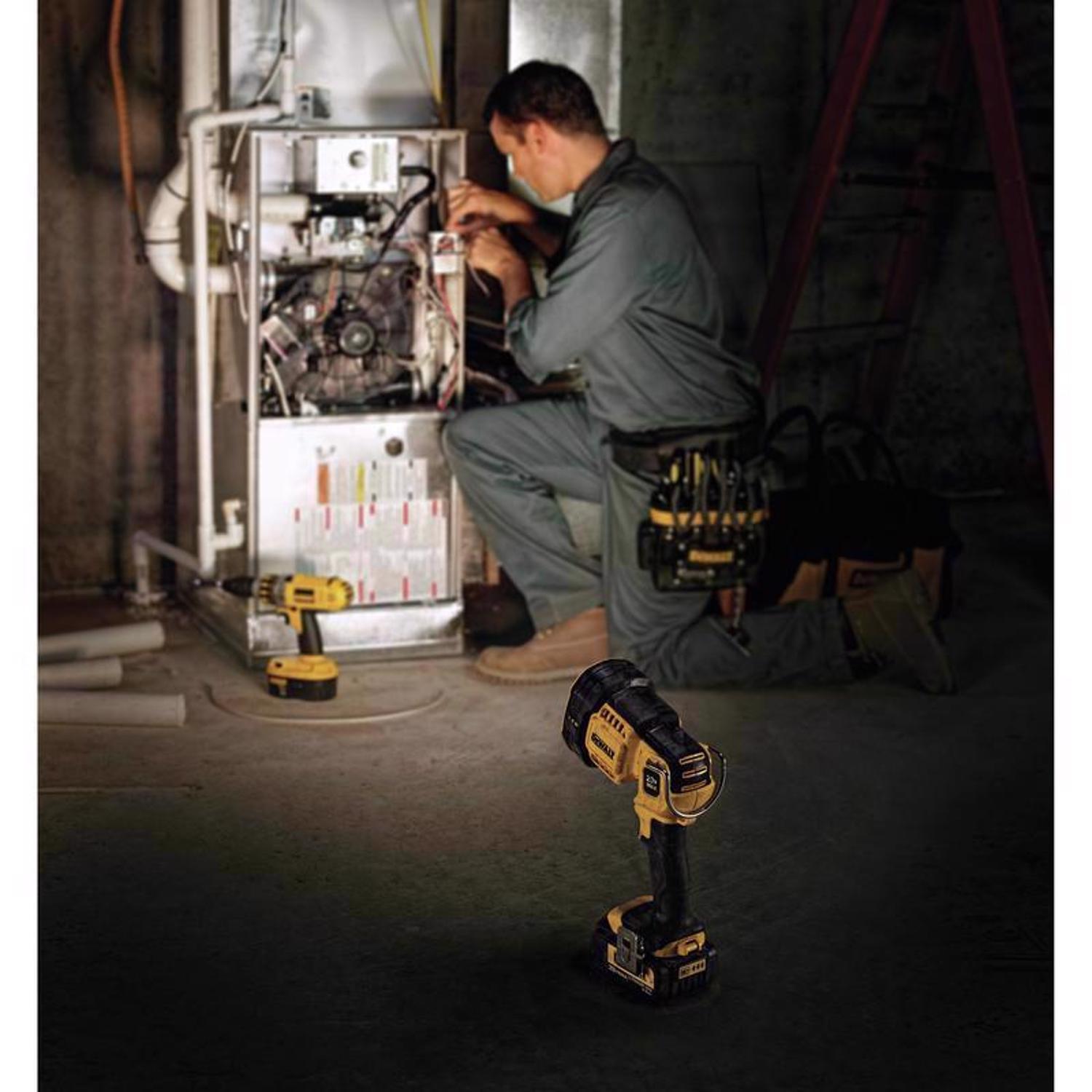 DeWalt 20V MAX 1500 lm Black/Yellow LED Jobsite Spotlight