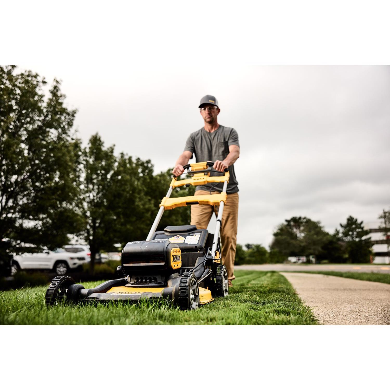 DeWalt 2X20V MAX DCMWSP256U2 21 in. 20 V Battery Self-Propelled Lawn Mower Kit (Battery & Charger)