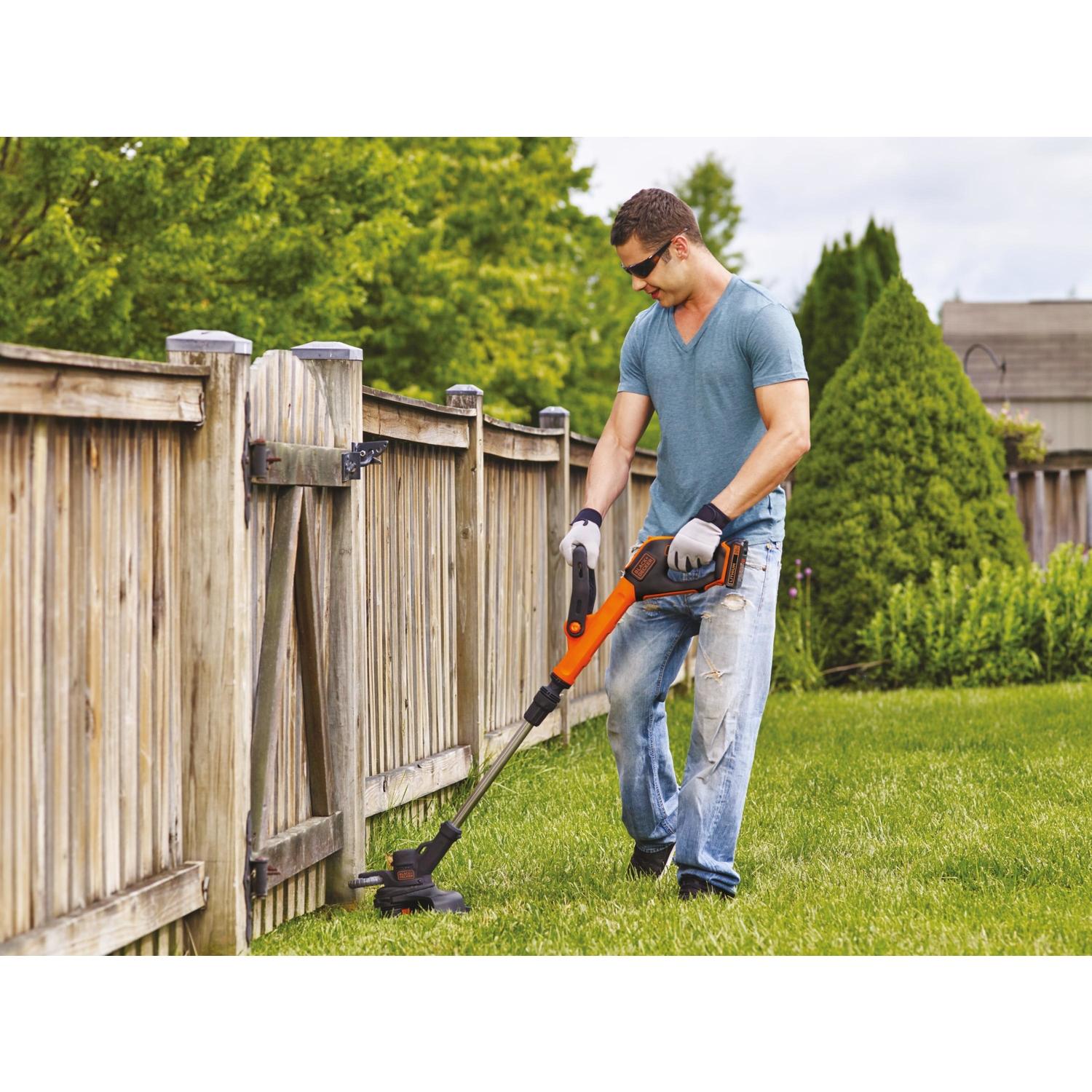 Black+Decker LST522 12 in. 20 V Battery Edger/Trimmer Kit (Battery