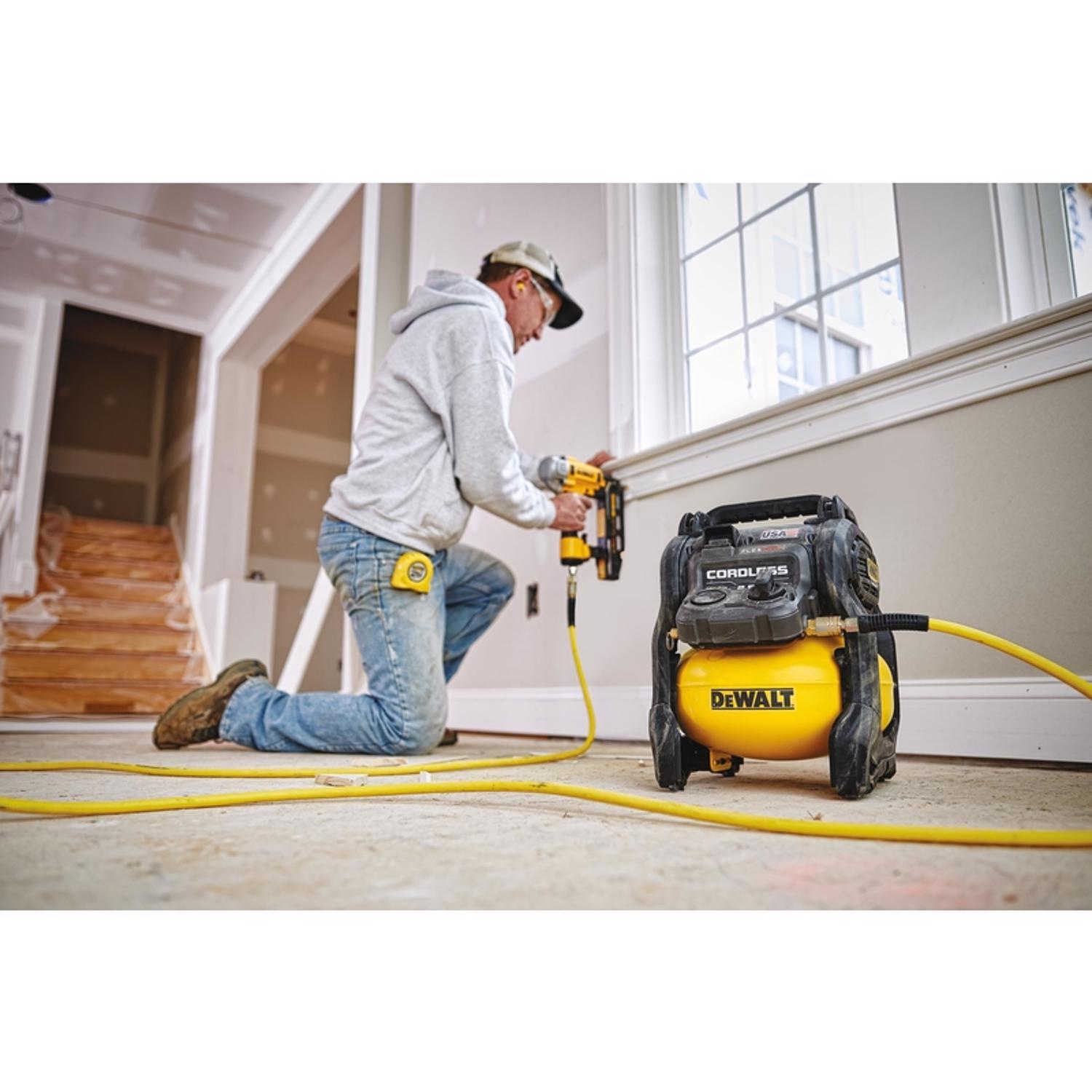 DeWalt 20V MAX 2.5 gal Pancake Portable Air Compressor 135 psi 0.4 HP