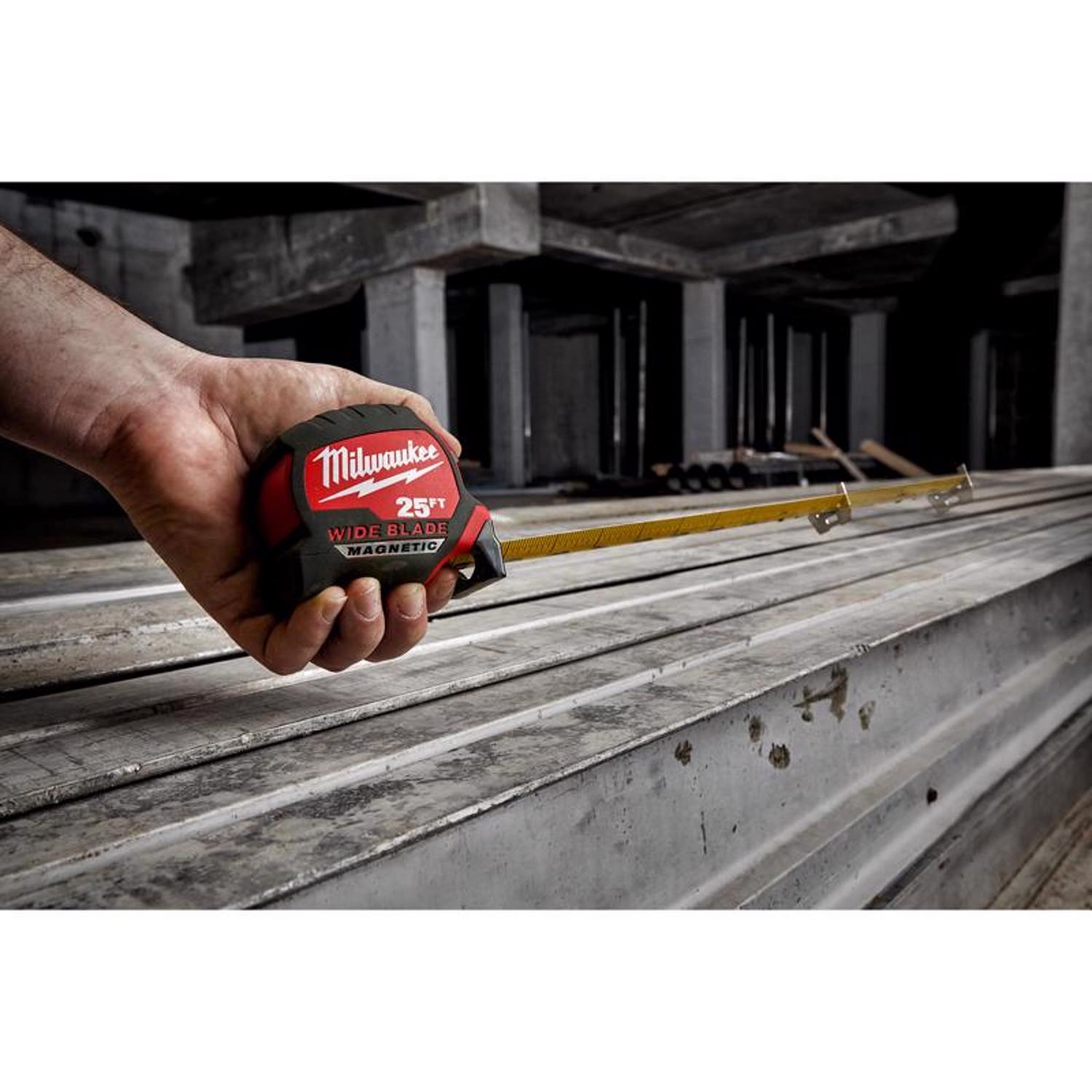 Milwaukee 25 ft. L X 2.35 in. W Magnetic Tape Measure 1 pk