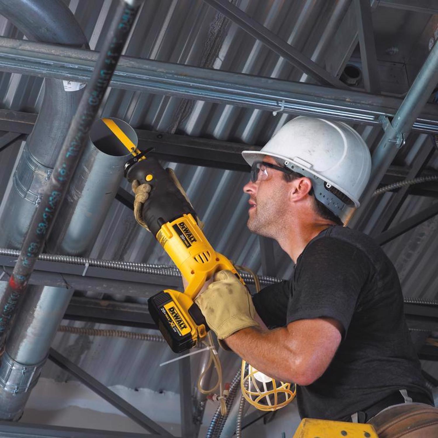 DeWalt 20V MAX Cordless Brushed Reciprocating Saw Kit (Battery & Charger)