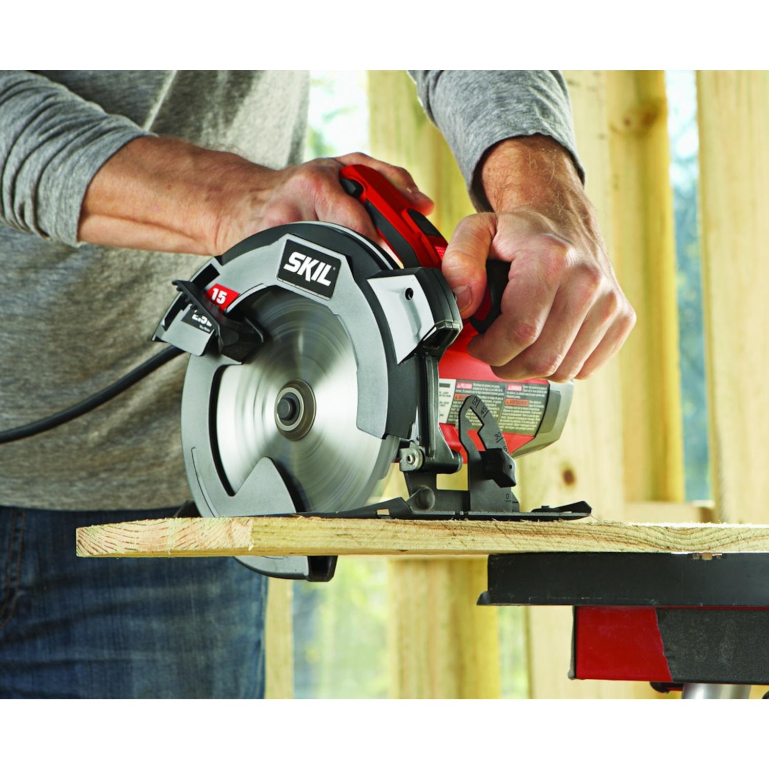 SKIL 15 amps 7-1/4 in. Corded Brushed Circular Saw