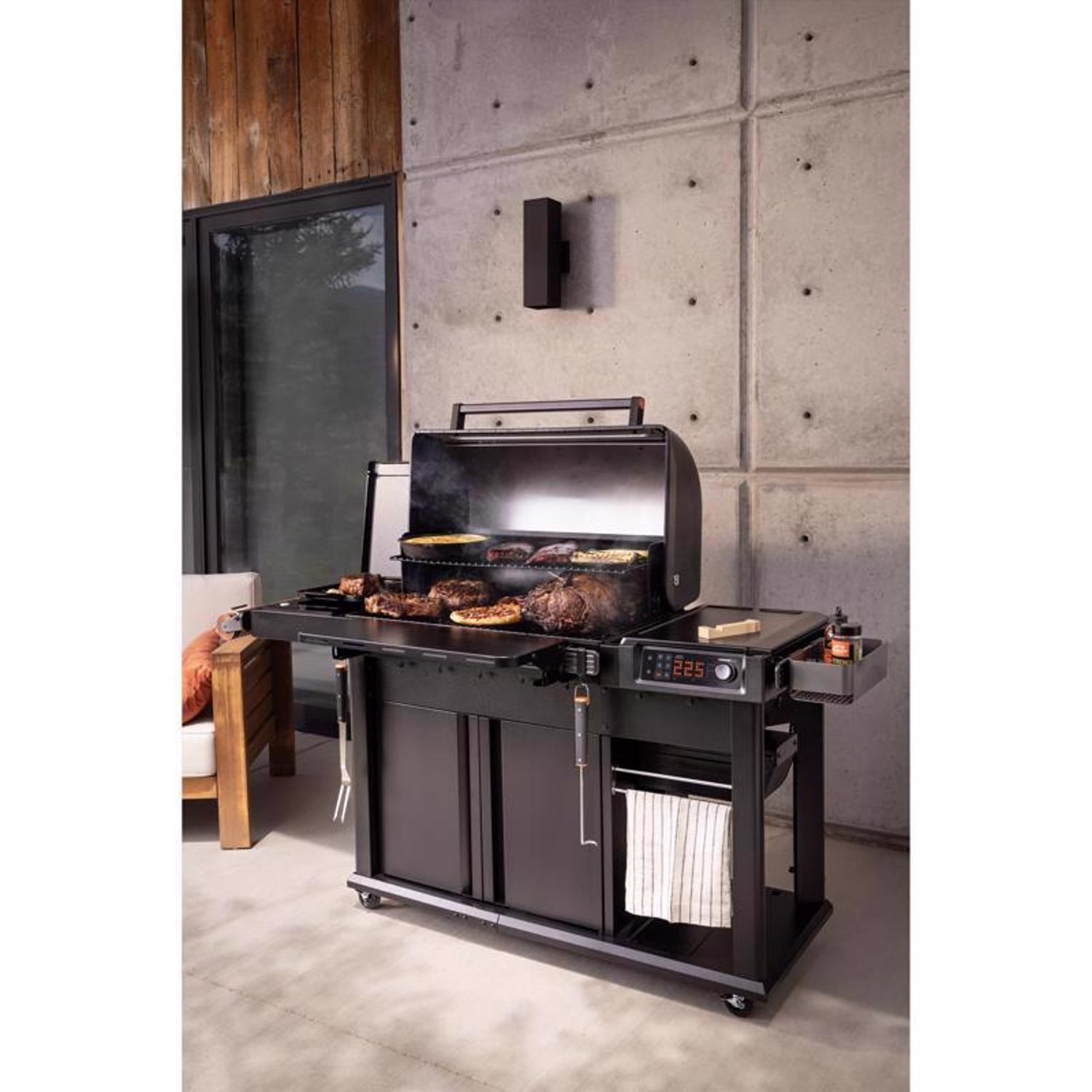 Traeger Woodridge Elite Wood Pellet WiFi Grill Black