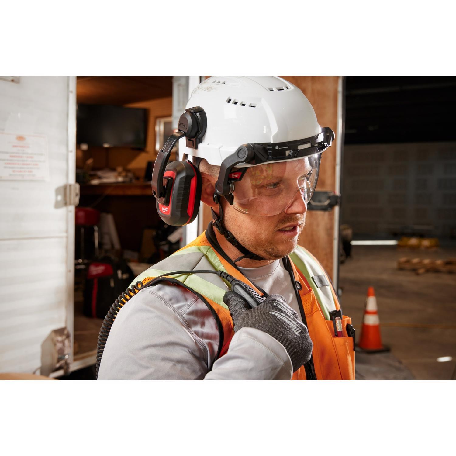 Milwaukee Bolt 24 dB PPE Ear Muffs Black/Red 1 pk
