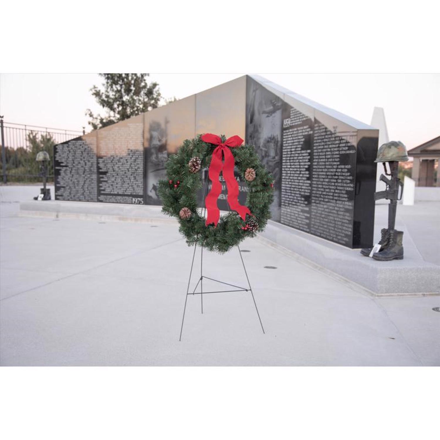 Holiday Bright Lights 30 in. D Memorial Christmas Wreath