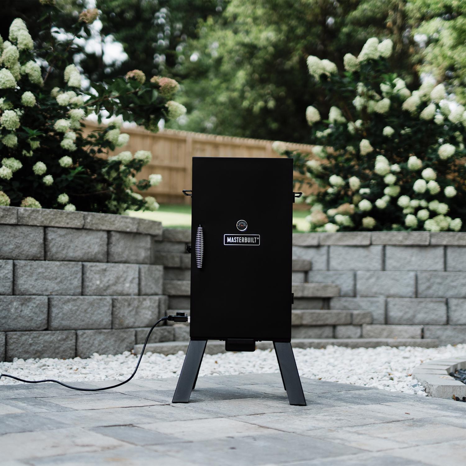Masterbuilt Analog Wood Chips Vertical Smoker Black | Stine