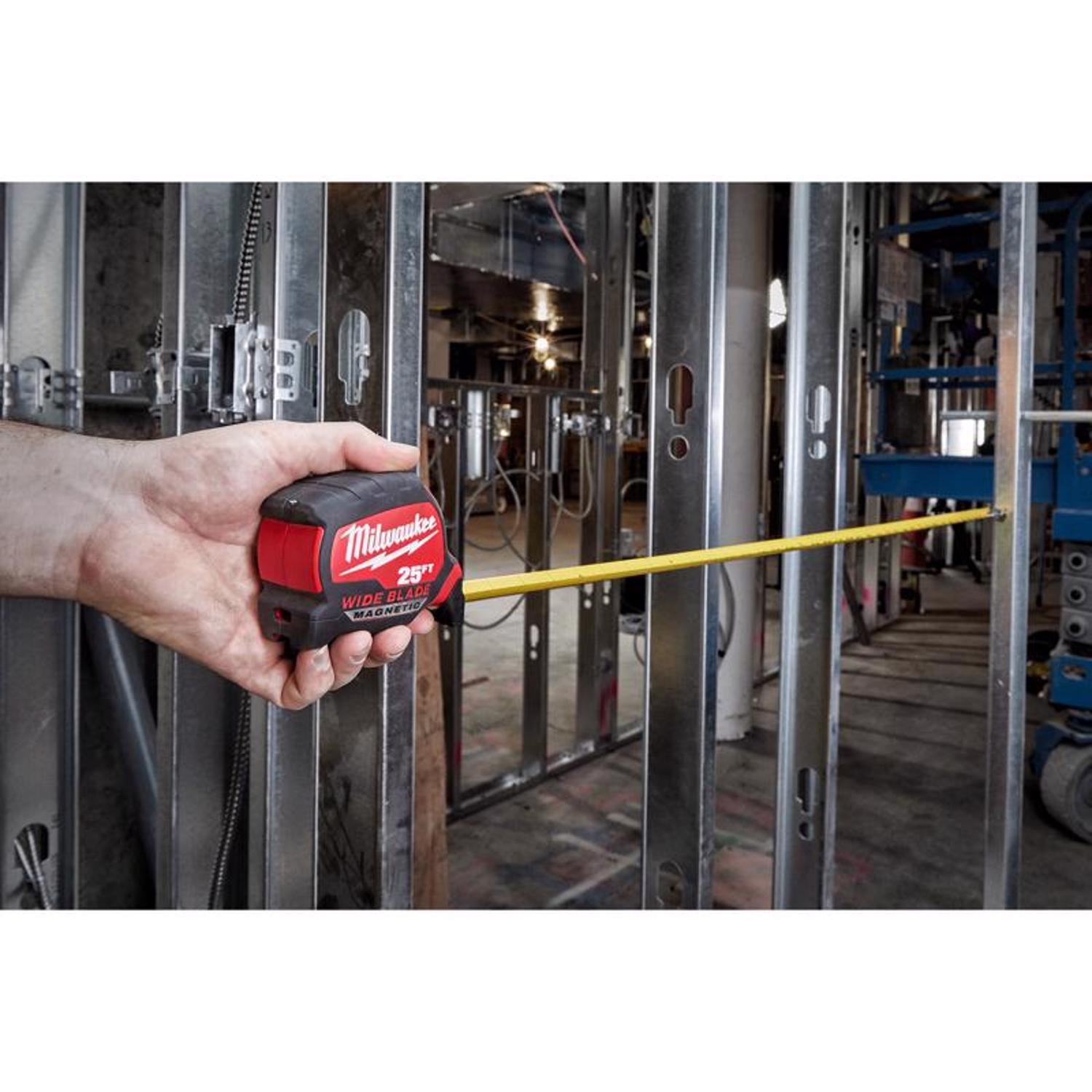Milwaukee 25 ft. L X 2.35 in. W Magnetic Tape Measure 1 pk