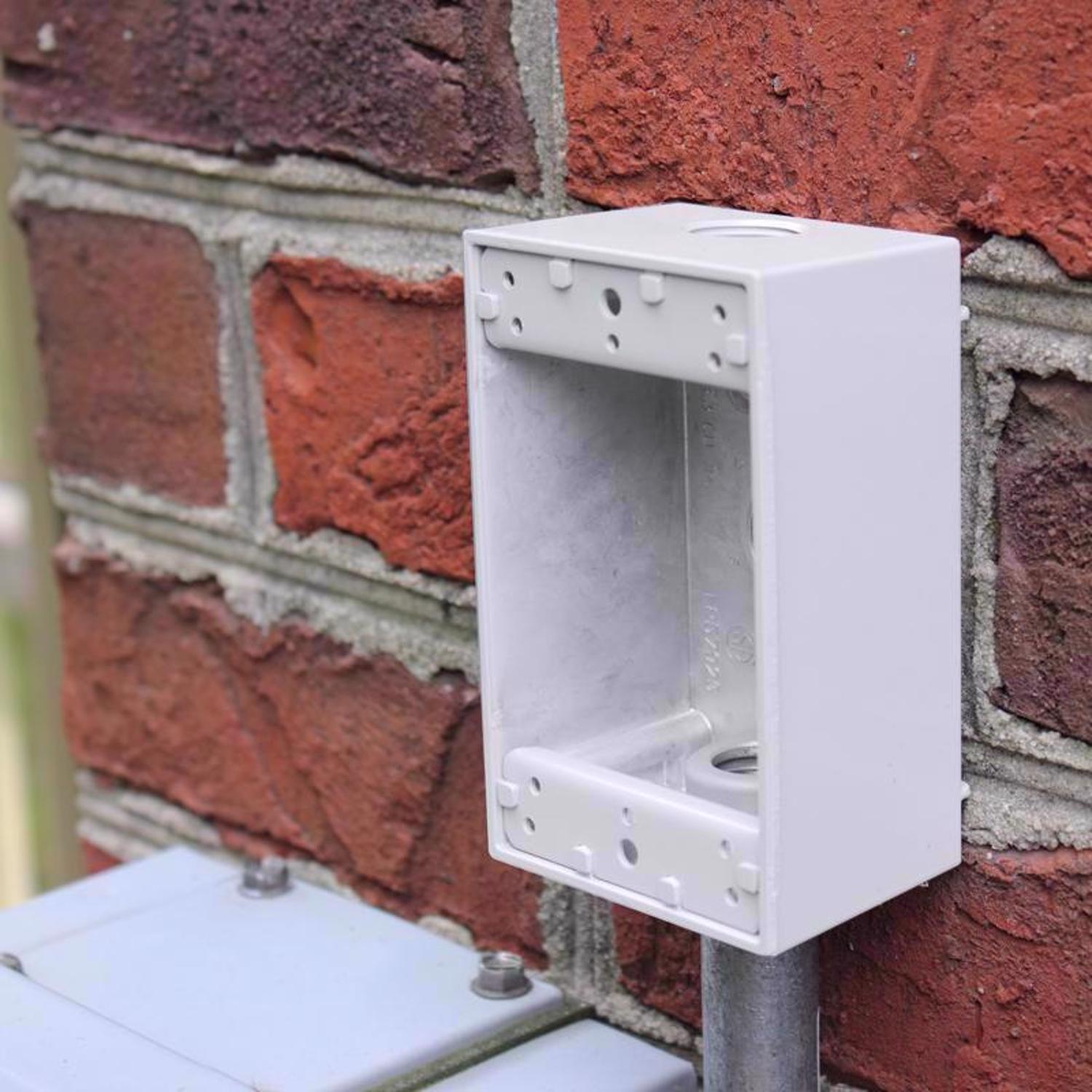 Sigma Engineered Solutions New Work 18.3 cu in Rectangle Die-Cast Metal 1 gang Weatherproof Box Whit