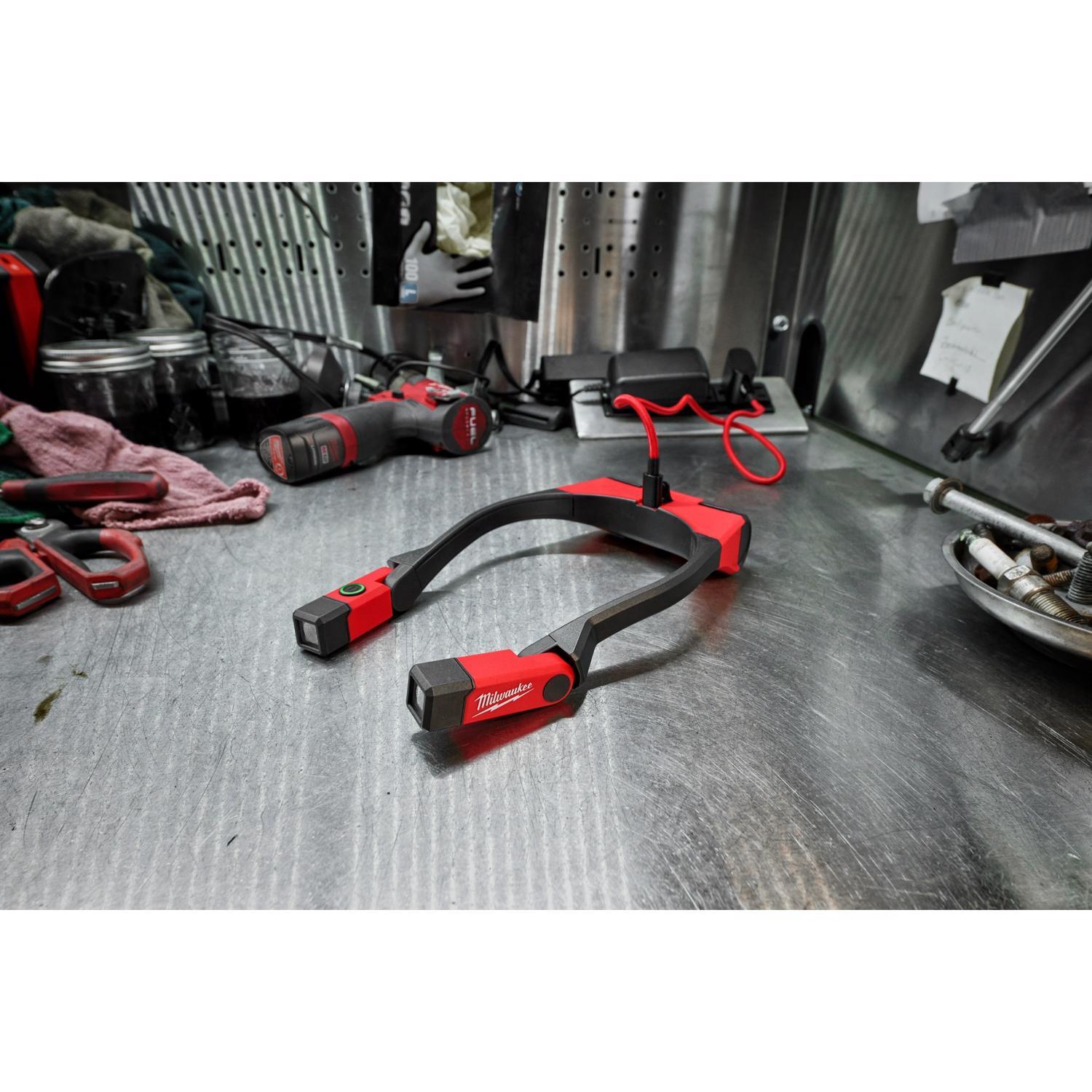 Milwaukee 400 lm Black/Red LED Rechargeable Neck Light