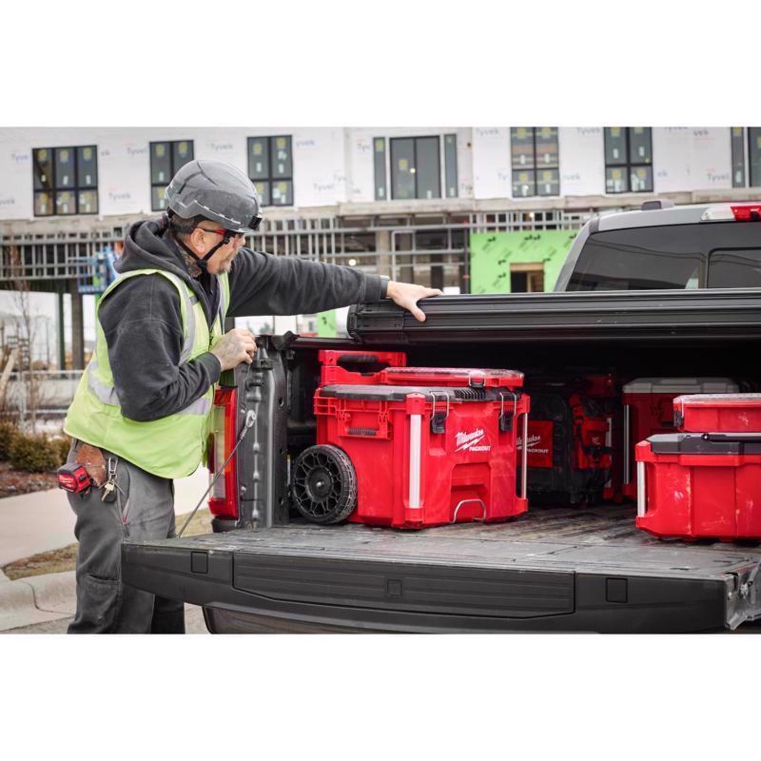 Milwaukee Packout 18.6 in. Rolling Tool Box Black/Red