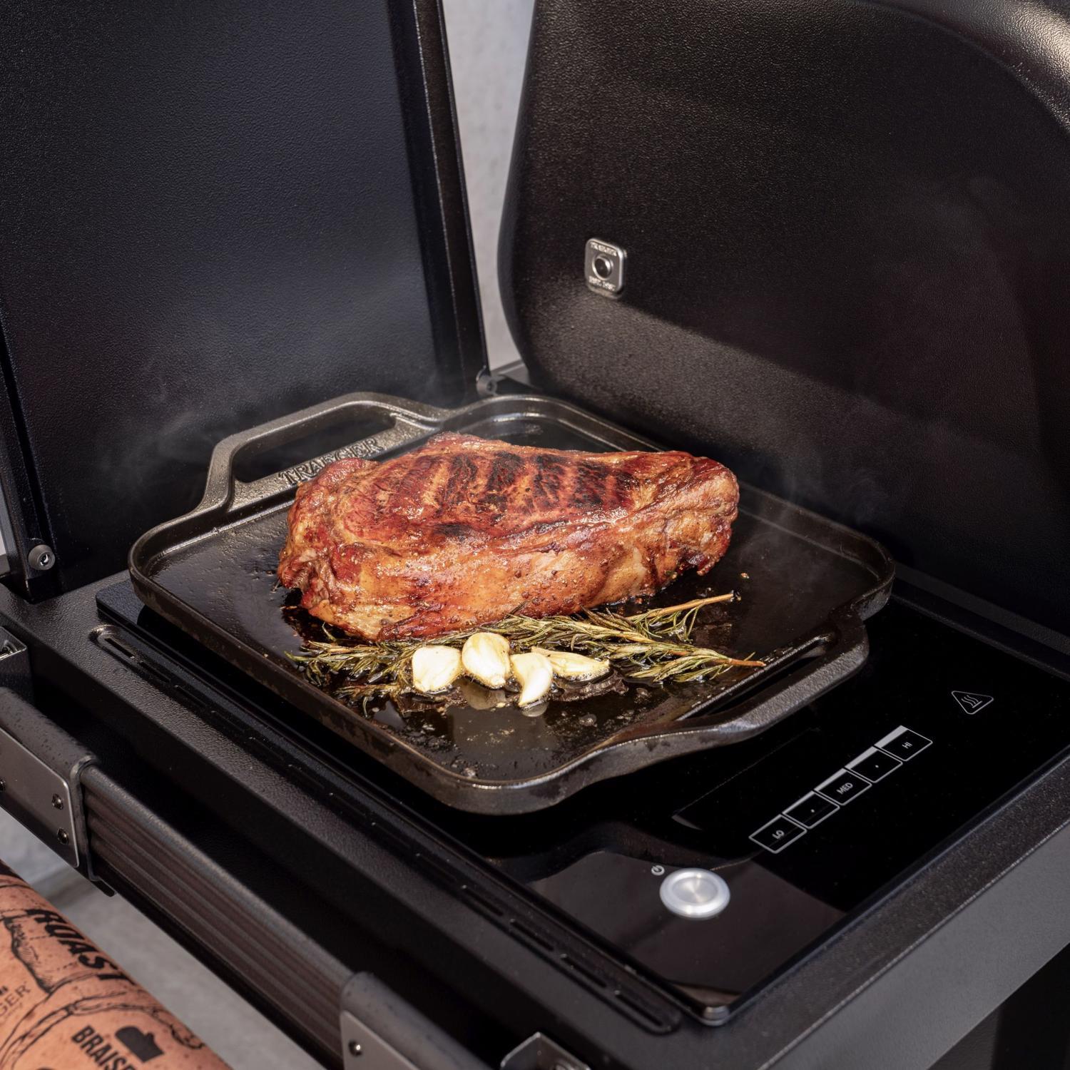 Traeger Woodridge Elite Wood Pellet WiFi Grill Black