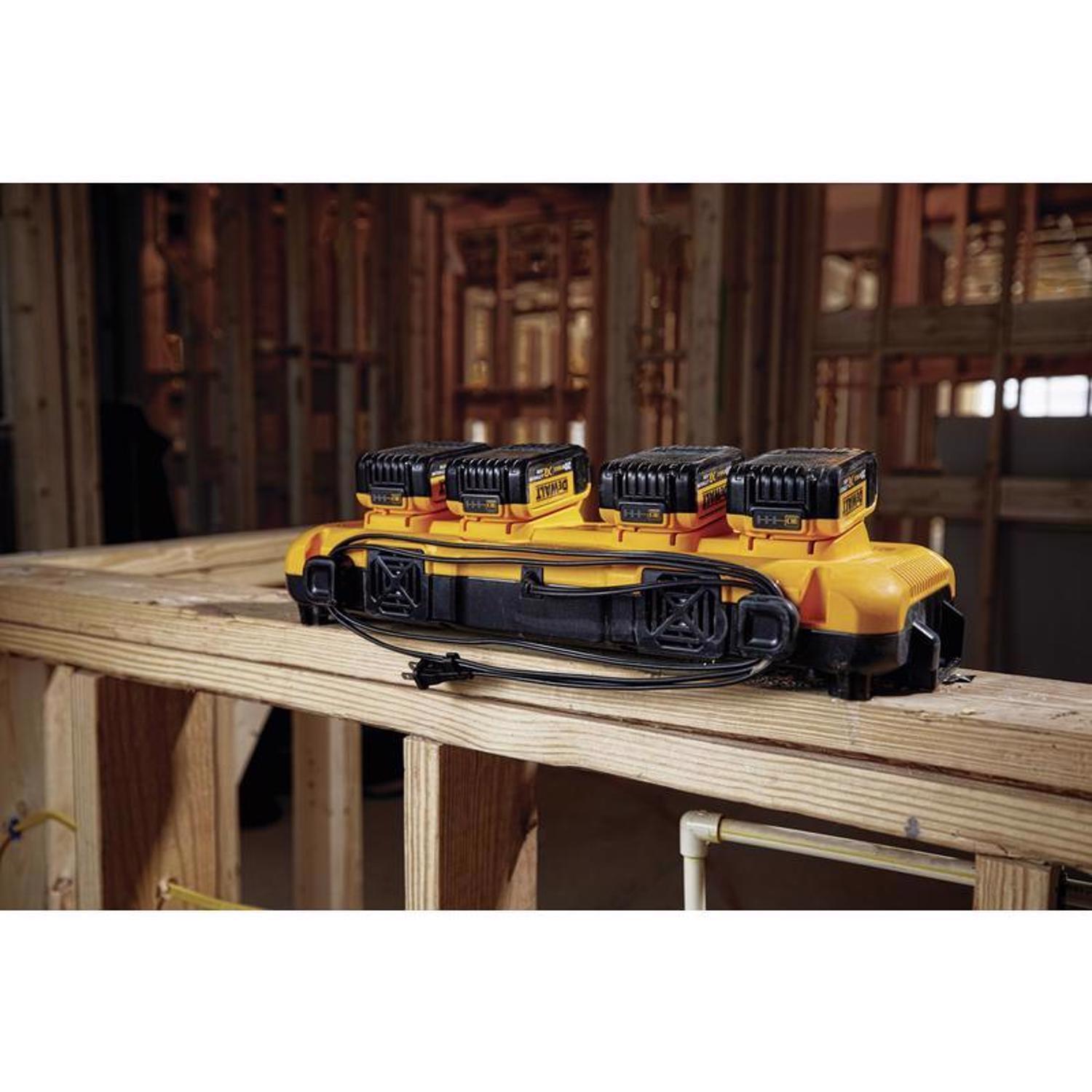 DeWalt 20V MAX DCB104 20 V Lithium-Ion 4-Port Fast Charger 1 pc