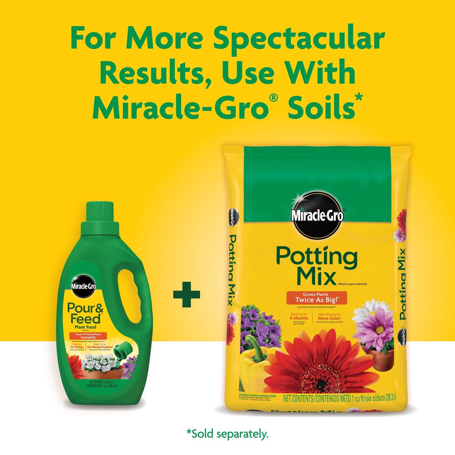 Miracle-Gro Pour & Feed Liquid Plant Food 32 oz